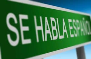 Se Habla Español sign on a bright green background at Cozumel Mexico vacation rental Stingray Villa.