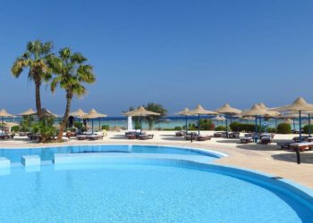 Pool at a all-inclusive hotels near Stingray Villa in Cozumel Mexico