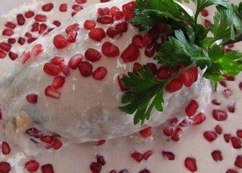 Chiles en Nogada in creamy pomegranate sauce garnished with fresh parsley, served in Cozumel Mexico vacation rental near Stingray Villa.