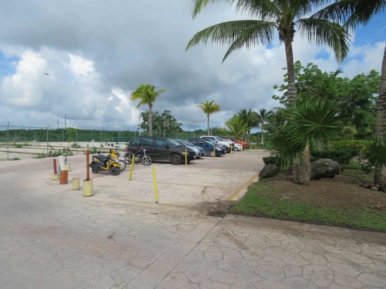 People parking on the most northern road in Marina Fonatur Cozumel